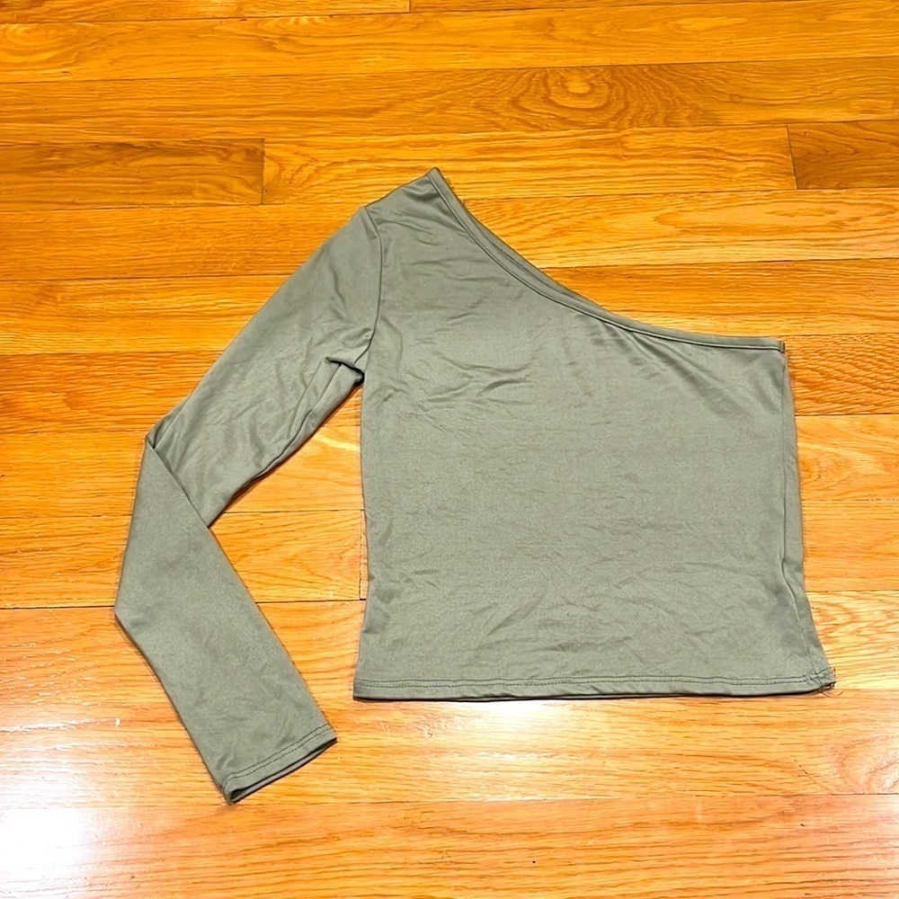 Brit & Bri  green one shoulder top size medium.